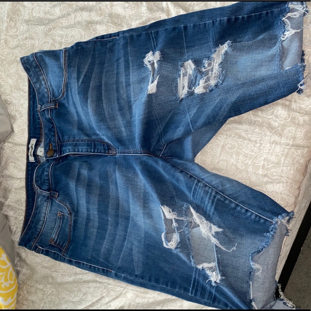 RIPPED JEAN BERMUDA SHORTS 🔥